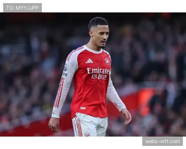 特写瞬间:对手反击时,阿森纳中卫萨利巴如何指挥造越位并一举成功